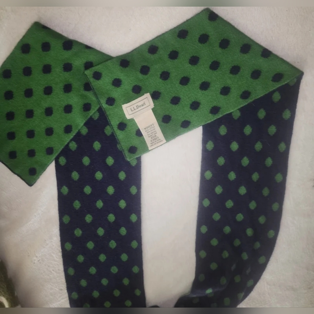 L.L.Bean Reversible Polka Dot Scarf. Navy & Hunter Green. Like NEW. - Picture 6 of 6